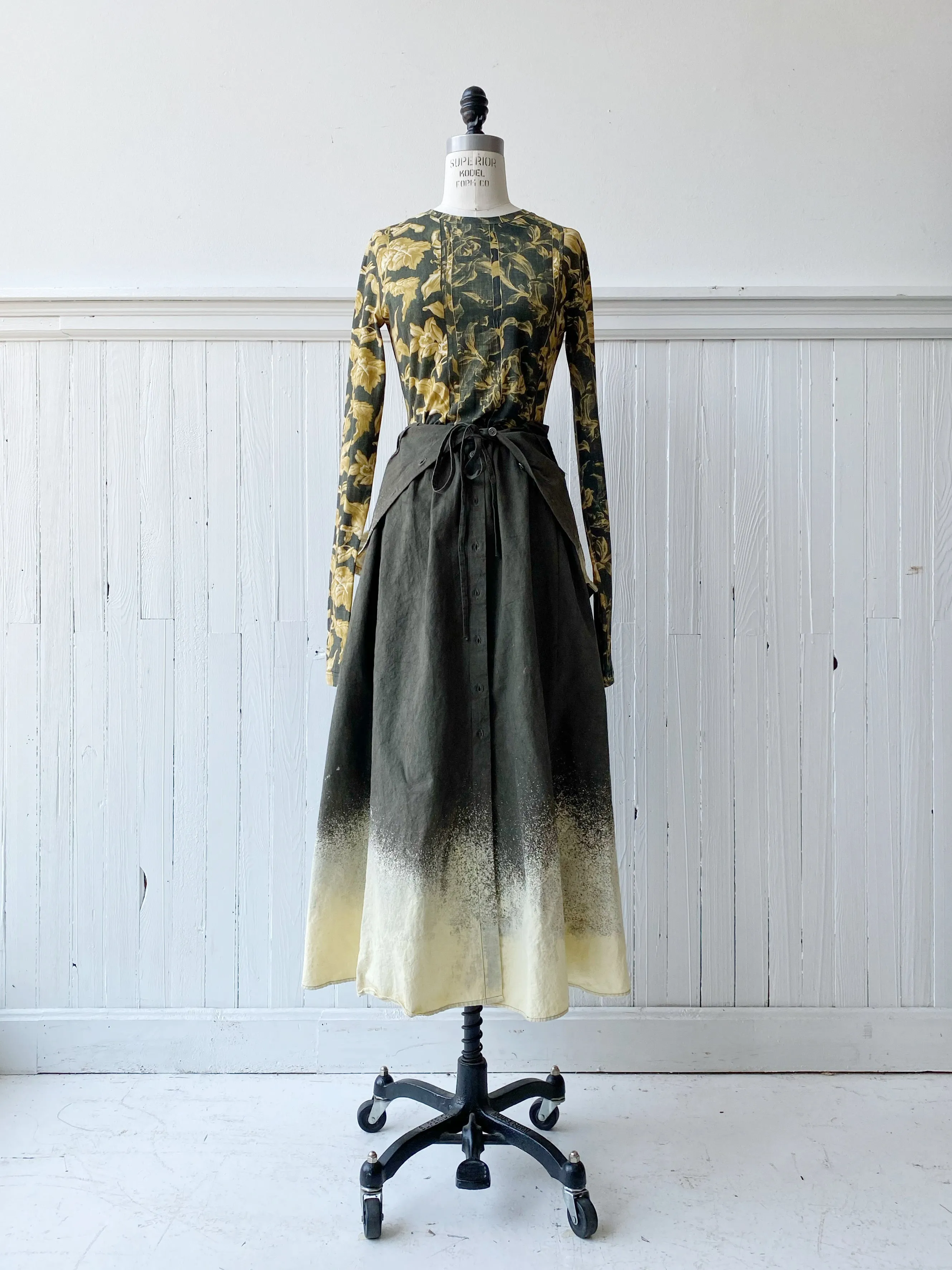 galaxy bleach worker dress in army