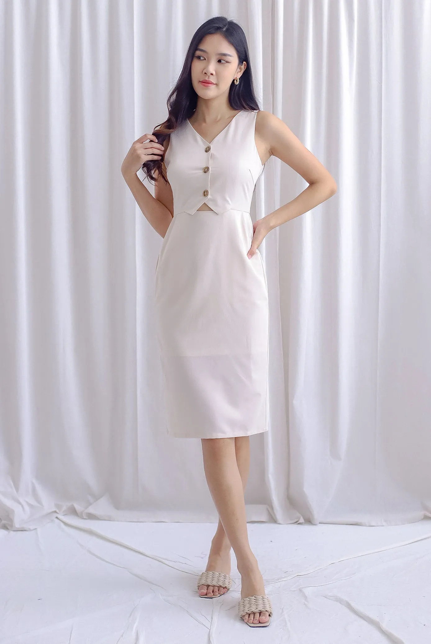 Kinsleigh Waistcoat Dress In Wheat