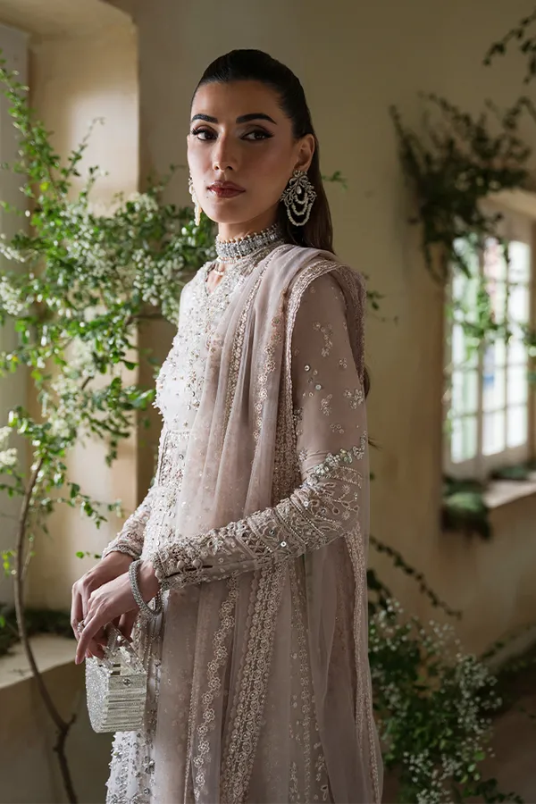 SUFFUSE | FREESHIA RTW '23 | LAELA