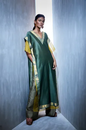 Urvashi Kaur   I   Block Printed Zari Kota Silk Slip Paired With Chanderi Silk Plunge Neck Long Tunic