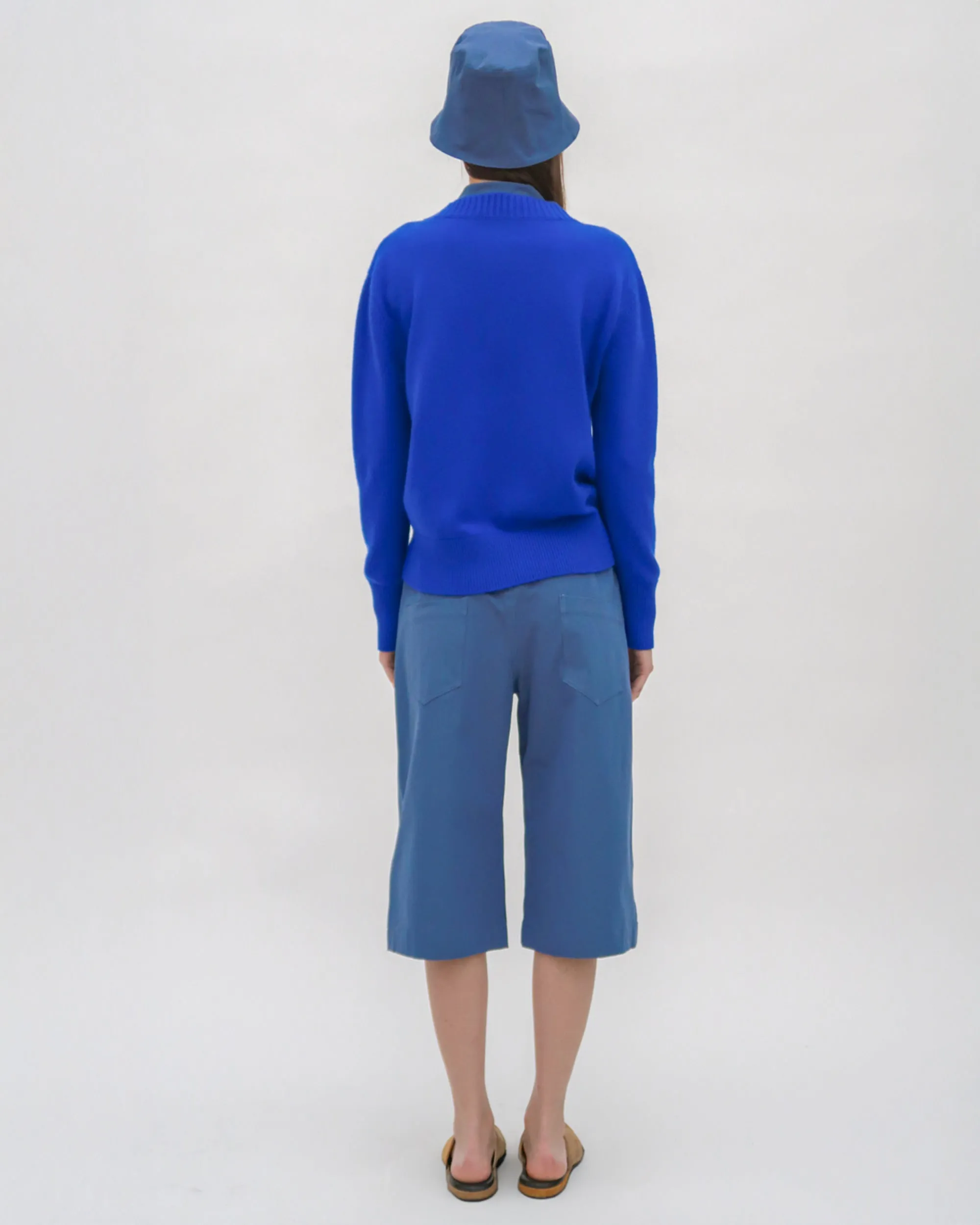 V-NECK PULLOVER