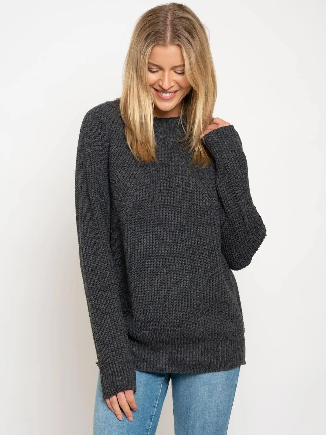WOMEN'S ROUND NECK SWEATER