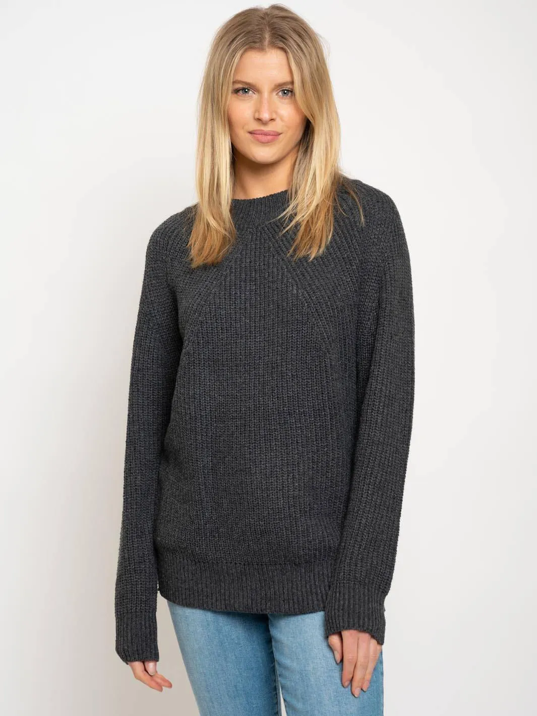 WOMEN'S ROUND NECK SWEATER